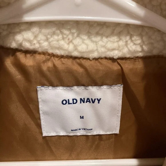 Old Navy women’s vest, size medium, ivory fur with brown detail,keeps u warm! - Picture 5 of 9